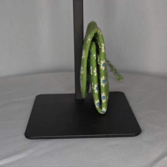 Green Quilted Floral Wallet | Cottagecore Boho Cotton Zip Pouch - Picture 4 of 7